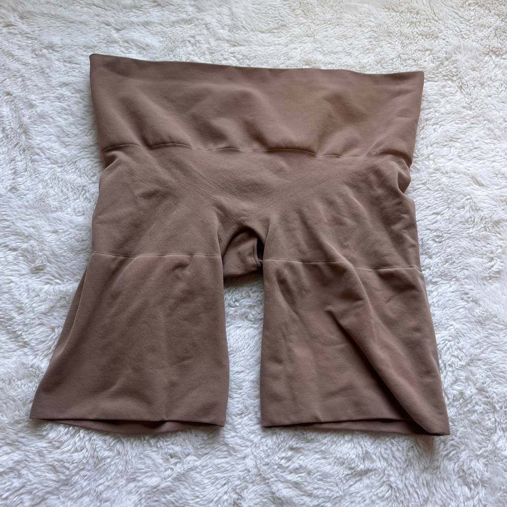SKIMS Women's Sculpting Mid Thigh Super High Waist Short Clay Brown XL RN158973